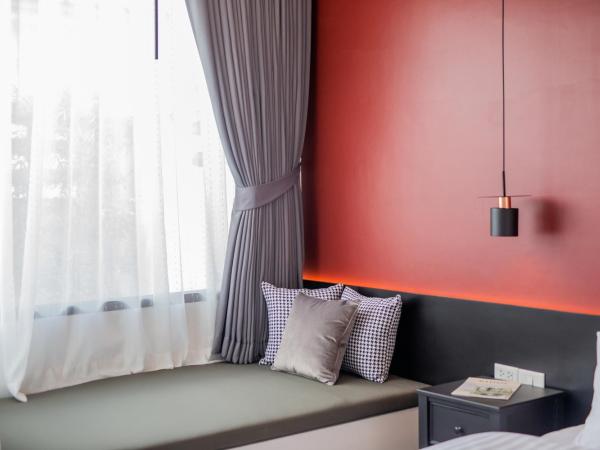 The Elements Boutique House : photo 5 de la chambre chambre lit king-size avec balcon