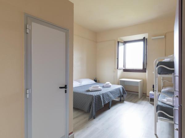 Hostel 7 : photo 2 de la chambre chambre quadruple