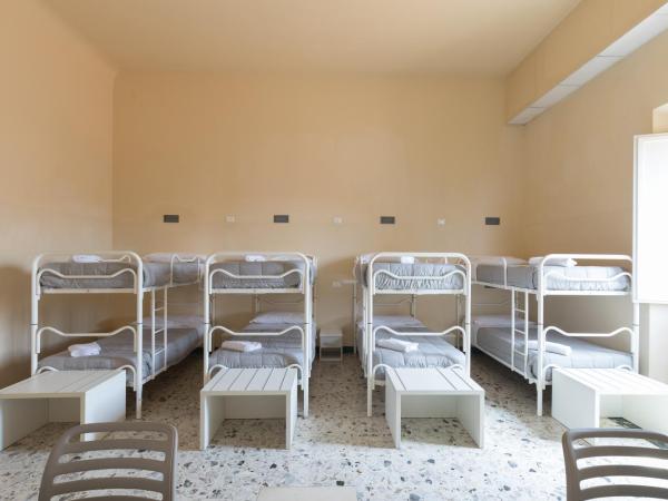 Hostel 7 : photo 2 de la chambre lit simple dans dortoir pour femmes