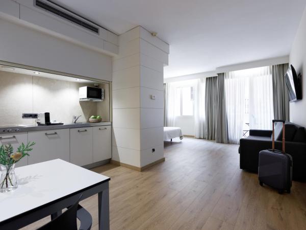 Aparthotel Mariano Cubi Barcelona : photo 3 de la chambre appartement triple