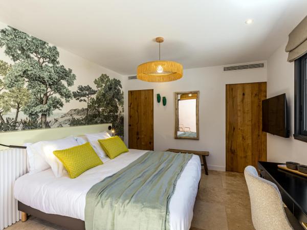 Le Refuge - Gigaro Lodges : photo 3 de la chambre chambre lit king-size - vue sur montagne