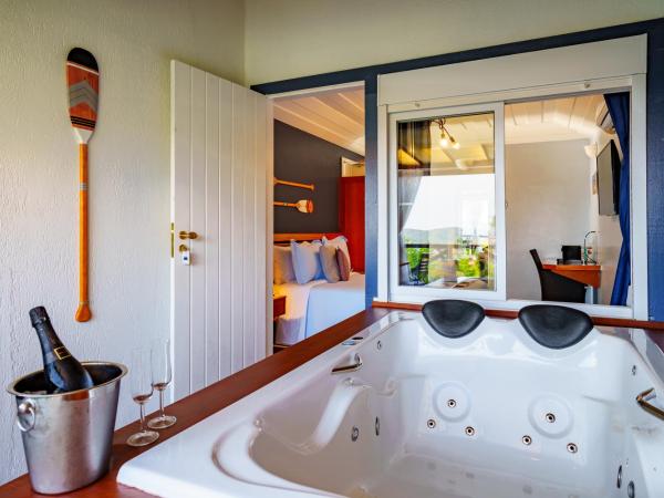Pousada Santorini : photo 2 de la chambre chambre double avec baignoire spa