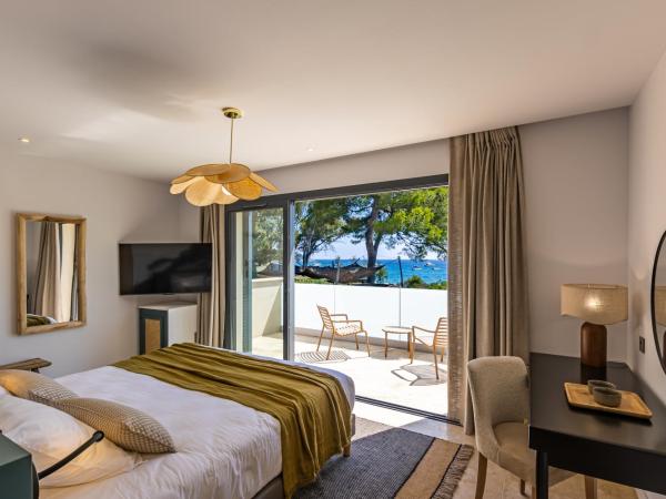 Le Refuge - Gigaro Lodges : photo 5 de la chambre chambre lit queen-size - vue sur mer