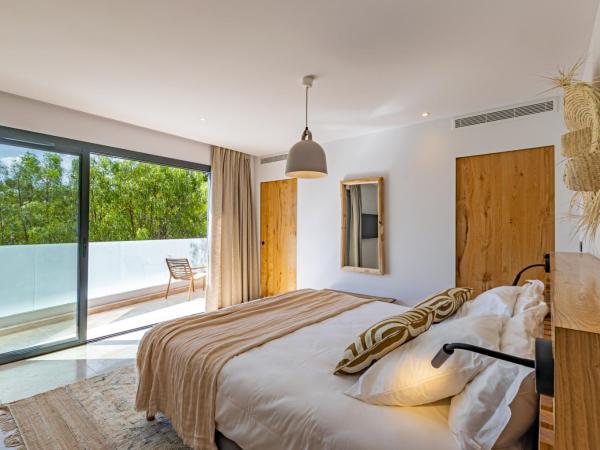 Le Refuge - Gigaro Lodges : photo 1 de la chambre chambre lit king-size - vue sur mer