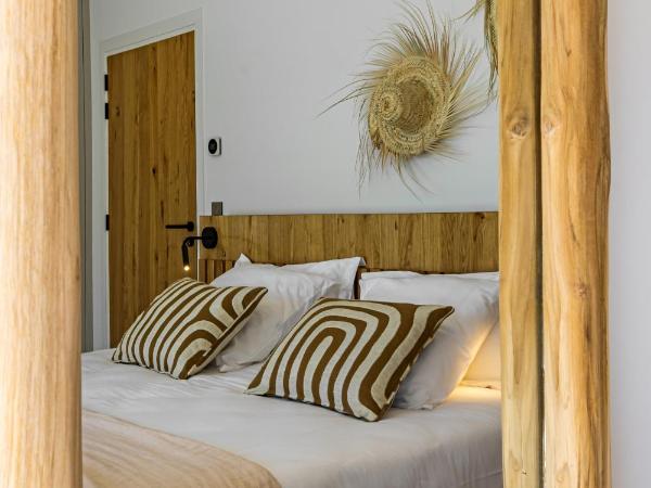 Le Refuge - Gigaro Lodges : photo 4 de la chambre chambre lit king-size - vue sur mer