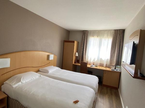 Kyriad Hotel Montpellier Centre Antigone : photo 7 de la chambre chambre lits jumeaux
