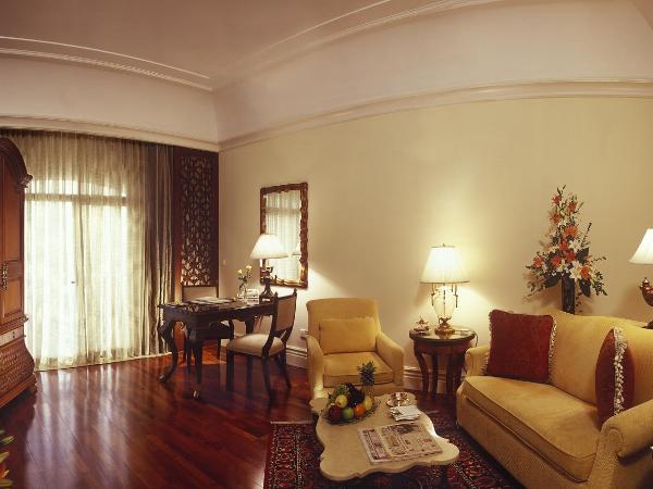 The Leela Palace Bengaluru : photo 4 de la chambre suite exécutive avec balcon - vue sur piscine/jardin - navette aéroport en bmw et heures spéciales cocktails
