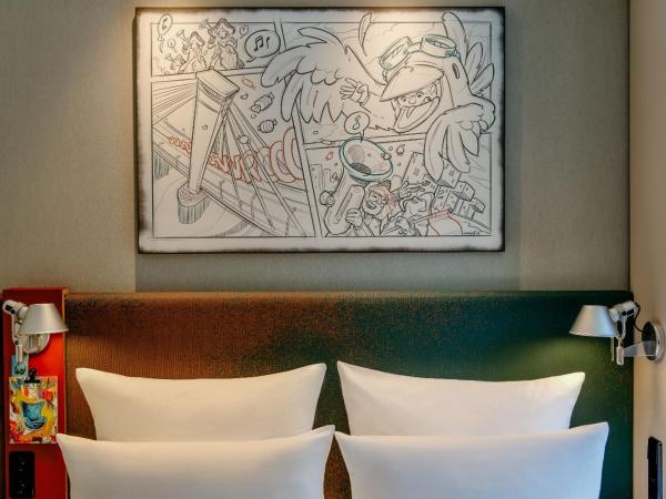 Motel One Köln-Mediapark : photo 3 de la chambre chambre lit king-size