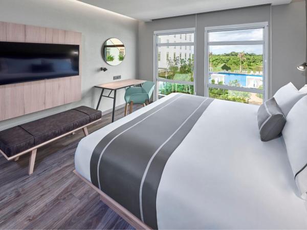 City Express Plus by Marriott Cancun Aeropuerto Riviera : photo 3 de la chambre chambre lit king-size