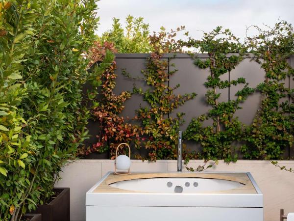 Radisson Collection Hotel, Magdalena Plaza Sevilla : photo 2 de la chambre suite junior avec terrasse et jacuzzi