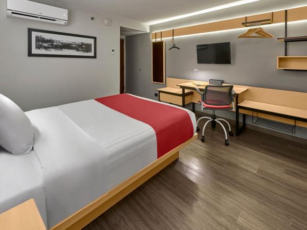 City Express by Marriott Monterrey Aeropuerto : photo 2 de la chambre chambre lit queen-size