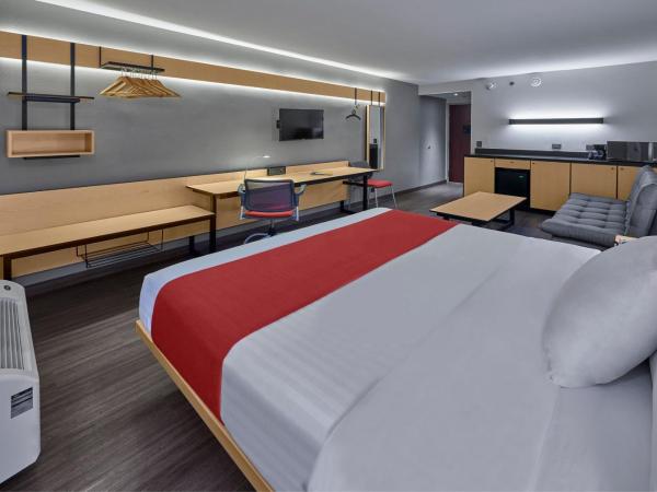 City Express by Marriott Monterrey Aeropuerto : photo 3 de la chambre chambre lit queen-size supérieure avec canapé-lit