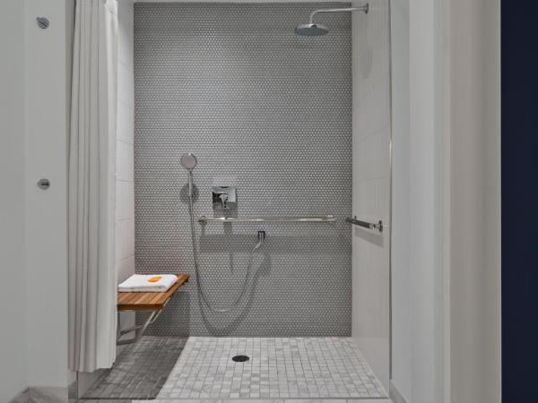 Walt Disney World Swan Reserve : photo 2 de la chambre traditional, guest room, 2 queen, no view (includes early entry to disney theme parks)