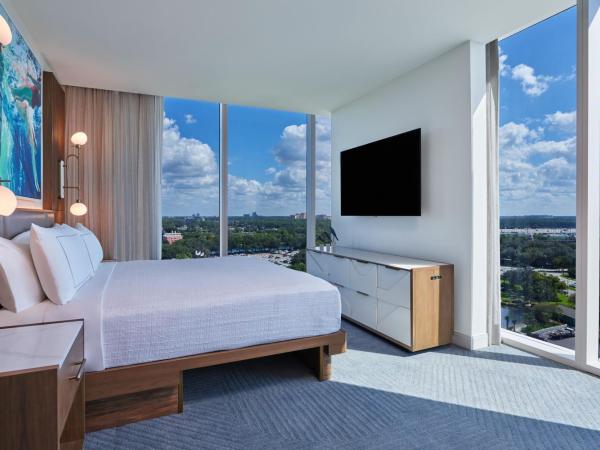 Walt Disney World Swan Reserve : photo 5 de la chambre signature epcot view, suite, 1 king, sofa bed (includes early entry to disney theme parks)