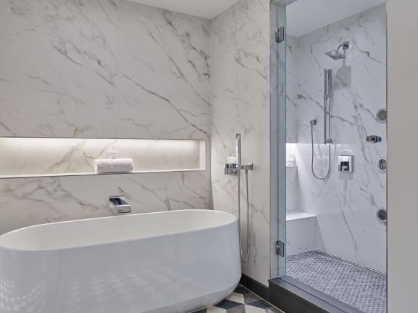 Walt Disney World Swan Reserve : photo 4 de la chambre presidential, 1 bedroom suite, 1 king, sofa bed, epcot view (includes early entry to disney theme parks)