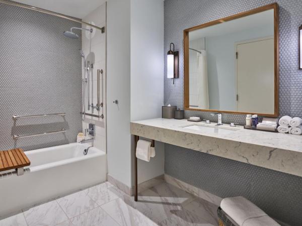 Walt Disney World Swan Reserve : photo 5 de la chambre chairman, 1 bedroom suite, 1 king, sofa bed, epcot view (includes early entry to disney theme parks)