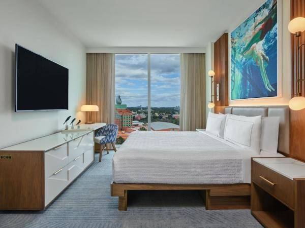 Walt Disney World Swan Reserve : photo 4 de la chambre signature epcot view, suite, 1 king, sofa bed (includes early entry to disney theme parks)