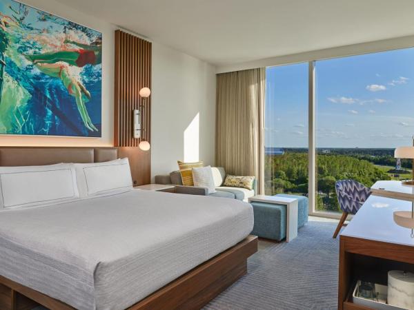 Walt Disney World Swan Reserve : photo 1 de la chambre king room with pool view (includes early entry to disney theme parks)