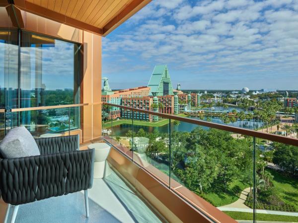 Walt Disney World Swan Reserve : photo 3 de la chambre chairman, 1 bedroom suite, 1 king, sofa bed, epcot view (includes early entry to disney theme parks)