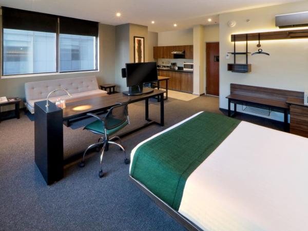 City Express Suites by Marriott Ciudad de México Santa Fe : photo 3 de la chambre suite lit queen-size avec canapé-lit