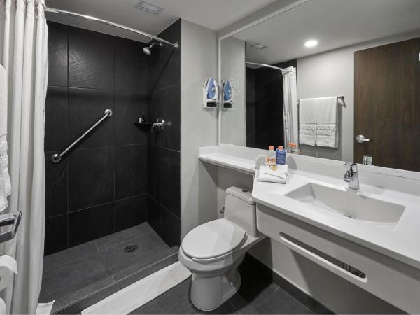 City Express by Marriott Monterrey Lindavista : photo 4 de la chambre chambre lit queen-size 
