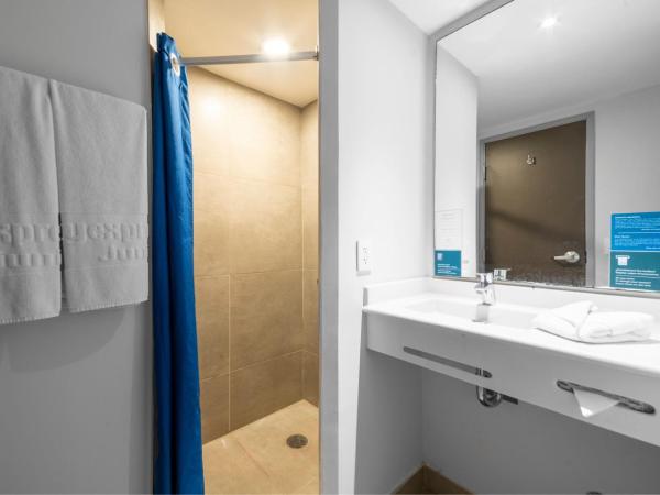 City Express Junior by Marriott Merida Altabrisa : photo 7 de la chambre chambre lit queen-size 