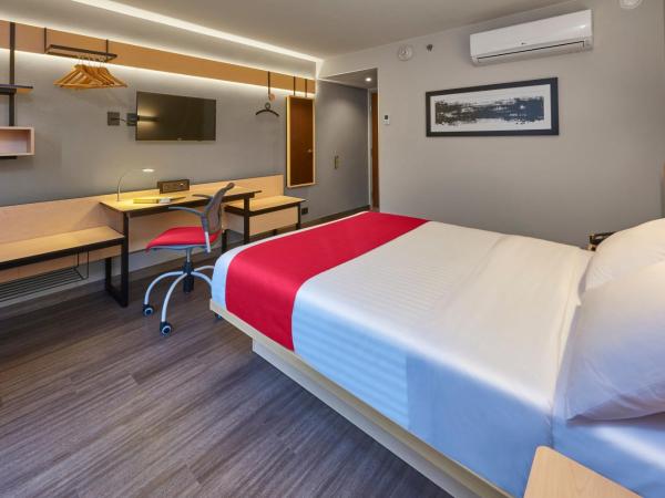 City Express by Marriott La Raza : photo 1 de la chambre chambre lit queen-size 