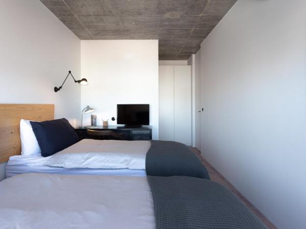 Columbano Suites - Self Check In Accomodations - Praça de Espanha, Sete Rios - Bookable parking : photo 9 de la chambre chambre lits jumeaux deluxe