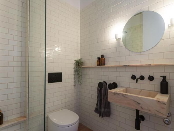 Columbano Suites - Self Check In Accomodations - Praça de Espanha, Sete Rios - Bookable parking : photo 5 de la chambre chambre lits jumeaux deluxe