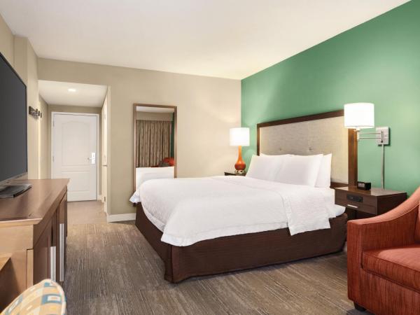 Hampton Inn and Suites New Orleans Convention Center : photo 4 de la chambre bureau lit king-size avec canapé-lit - non-fumeurs