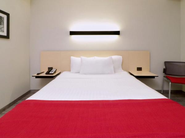 City Express Plus by Marriott Monterrey Galerías : photo 4 de la chambre chambre lit queen-size 