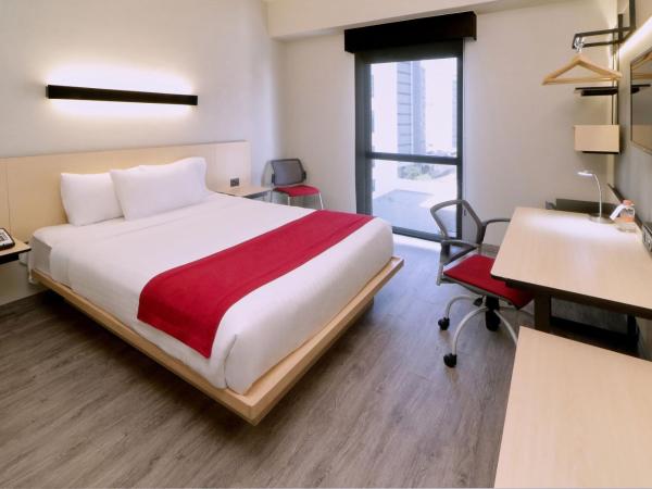 City Express Plus by Marriott Monterrey Galerías : photo 1 de la chambre chambre lit queen-size 
