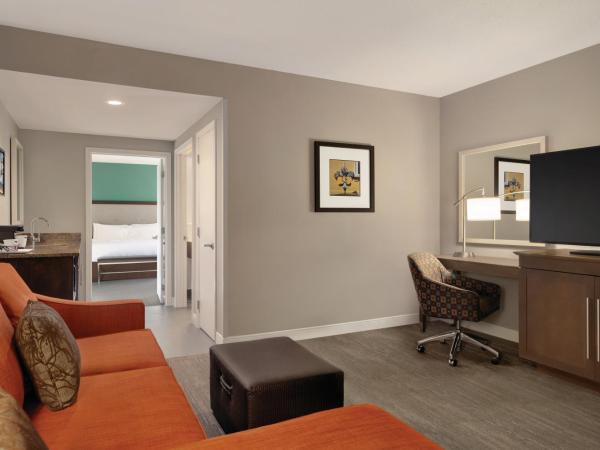 Hampton Inn and Suites New Orleans Convention Center : photo 1 de la chambre bureau lit king-size avec canapé-lit - non-fumeurs