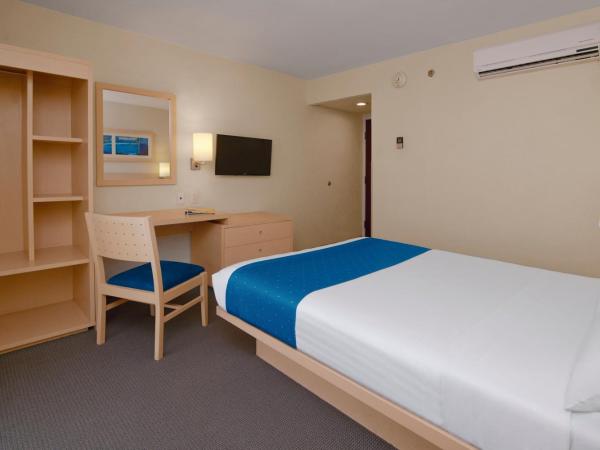 City Express by Marriott Puebla FINSA : photo 1 de la chambre chambre lit queen-size 