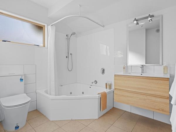 Lorenzo Motor Lodge : photo 2 de la chambre appartement 1 chambre avec baignoire spa