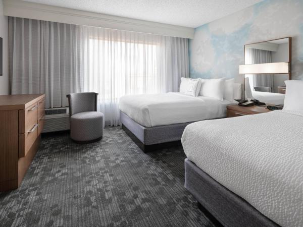 Courtyard by Marriott Las Vegas Convention Center : photo 1 de la chambre suite avec 2 lits queen-size et canapé-lit
