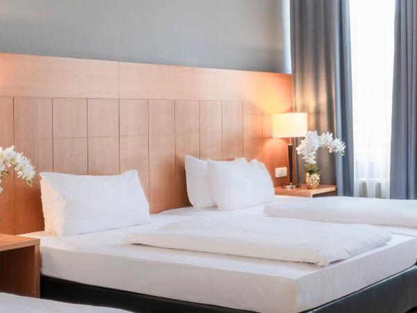 PLAZA Premium Köln : photo 2 de la chambre chambre triple