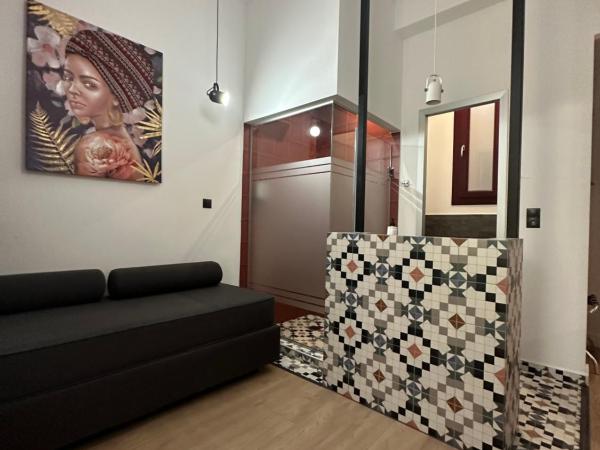 The Maroon Bottle Luxury Suites : photo 7 de la chambre suite lit king-size deluxe avec balcon