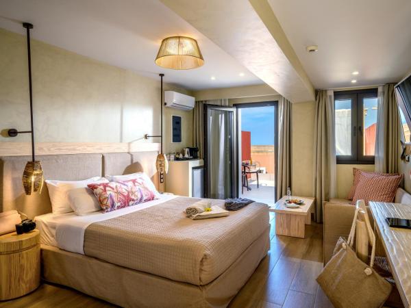 Esperides Resort Crete, The Authentic Experience : photo 2 de la chambre chambre premium avec bain à remous extérieur - vue sur mer