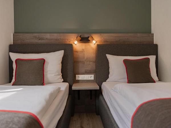 Hotel Enger Hof : photo 8 de la chambre chambre lits jumeaux