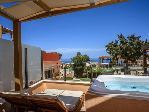 Esperides Resort Crete, The Authentic Experience : photo 4 de la chambre suite Élite décloisonnée avec bain à remous extérieur - vue sur mer