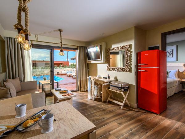 Esperides Resort Crete, The Authentic Experience : photo 2 de la chambre suite platine 2 chambres avec piscine privée - vue sur mer