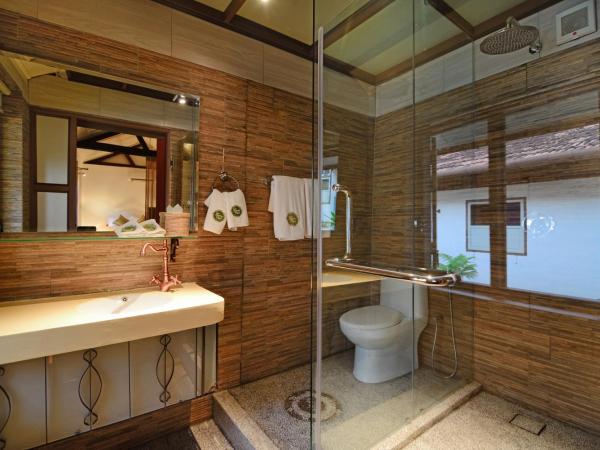 Sarang Paloh Heritage Stay : photo 2 de la chambre studio avec vue sur jardin