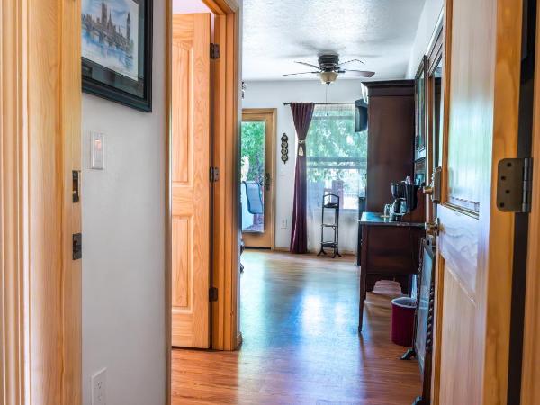 Red Horse Bed and Breakfast : photo 9 de la chambre double room with patio - pet friendly