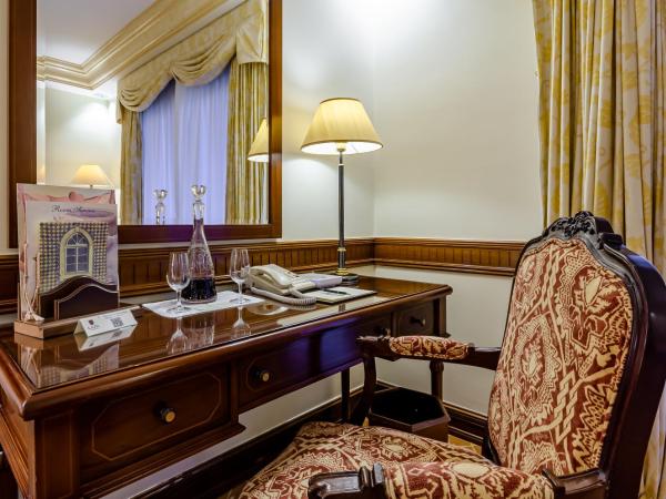 Olissippo Lapa Palace - The Leading Hotels of the World : photo 3 de la chambre suite junior rivière