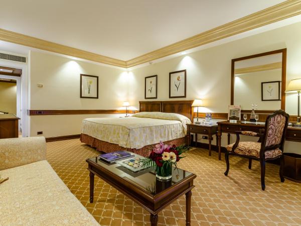 Olissippo Lapa Palace - The Leading Hotels of the World : photo 1 de la chambre suite junior rivière