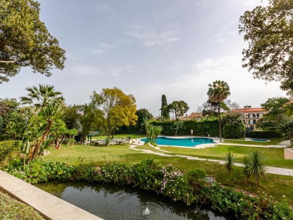 Olissippo Lapa Palace - The Leading Hotels of the World : photo 7 de la chambre chambre - vue sur piscine ou jardin