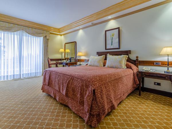 Olissippo Lapa Palace - The Leading Hotels of the World : photo 1 de la chambre chambre - vue sur rivière