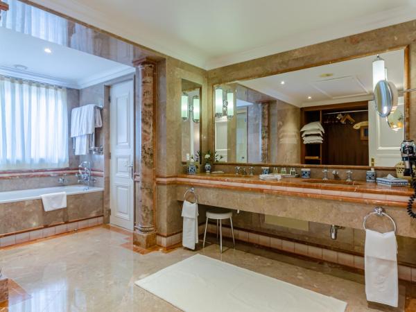 Olissippo Lapa Palace - The Leading Hotels of the World : photo 8 de la chambre suite jardin