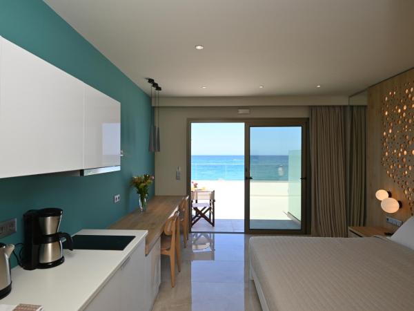 Blue Sky Hotel Apartments : photo 1 de la chambre studio - vue sur mer